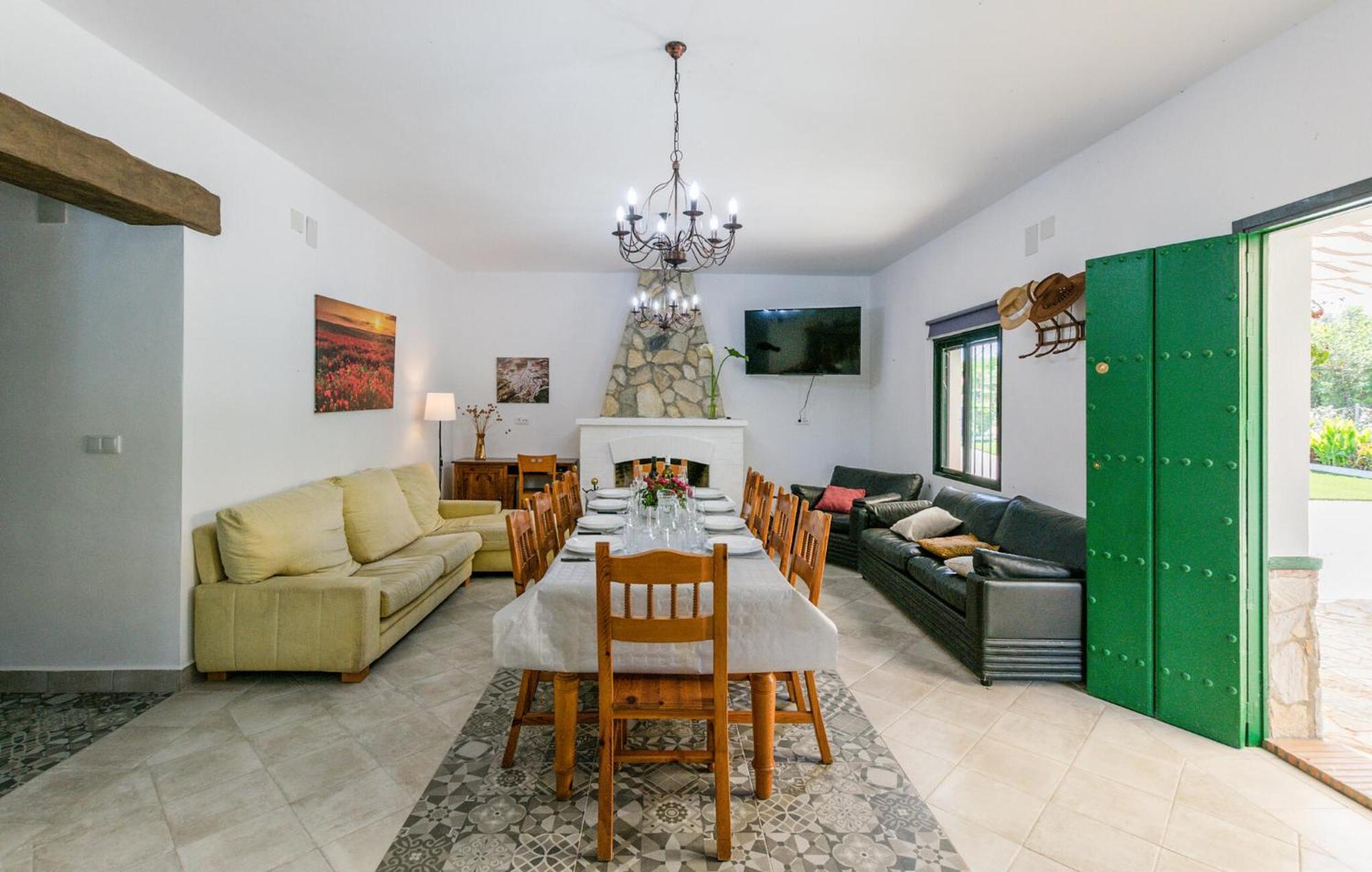 6 Bedroom Amazing Home In La Puebla De Los Infan La Puebla de los Infantes Kültér fotó